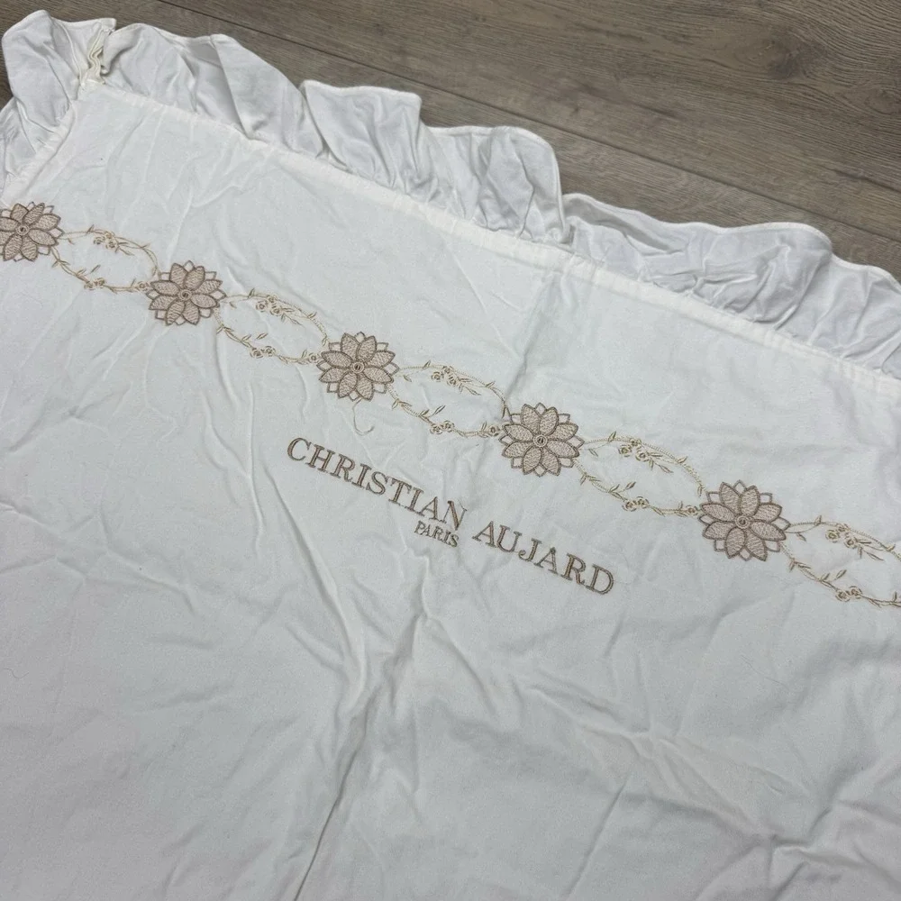 Christian Aujard Paris‎ Pillowcase Floral Embroidery Ruffle Classy